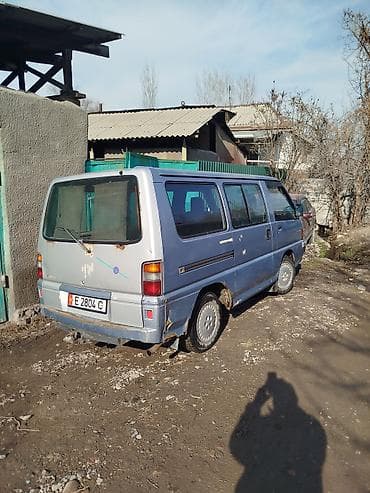 Mitsubishi L300: 1989 г., 2 л, Механика, Бензин, Фургон