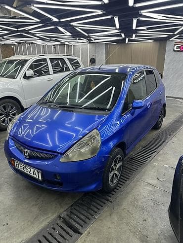 спортивный машина: Honda Fit: 2002 г., Бензин, Хэтчбэк — 2