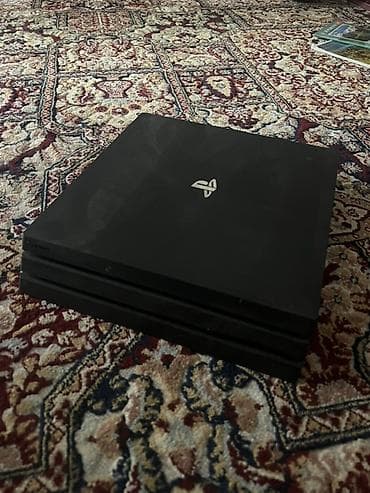 Sony PlayStation: PlayStation 4 Pro (черная консоль) + аксессуары и игры Комплектация — 2
