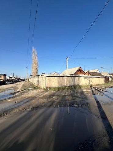 Дома: 🏡 Срочно продается дом в ж/м Ала-Тоо-2! ✅ 5-комнатный дом ✅ Участок — — 8