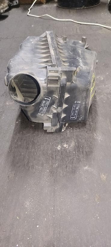 verso: Toyota Corolla Verso, Spasio, корпус воздушного фильтра — 5