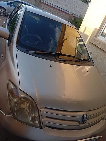 Toyota Ist: 2002 г., 1.3 л, Автомат, Бензин, Хэтчбэк