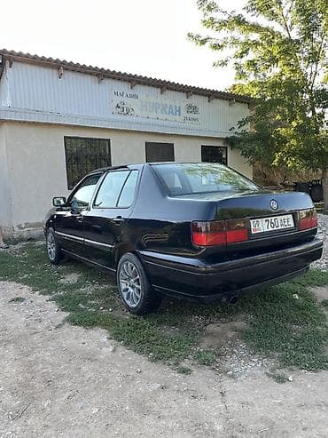 Унаа: Volkswagen Vento: 1993 г., 1.8 л, Кол менен иштөөчү, Бензин, Седан — 3