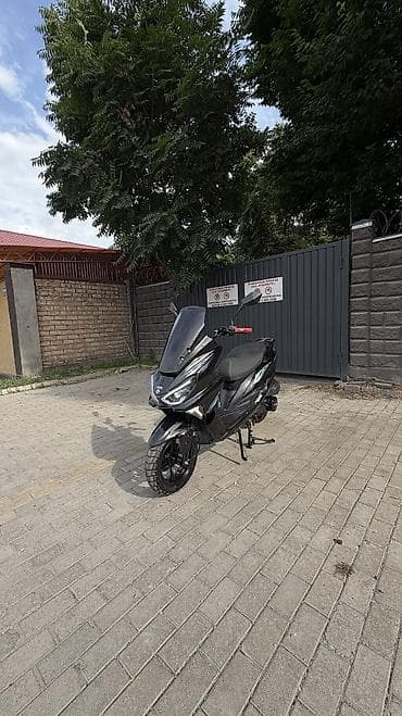 продаю скутор: Макси-скутер Yamaha, 150 куб. см, Бензин, Б/у — 6