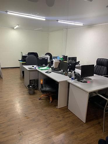 кафе на заказ: Небольшое отдельно стоящее коммерческое помещение с витражными окнами — 3