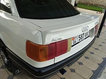 салон автомобиля: Audi 80: 1989 г., 1.8 л, Бензин, Седан — 6
