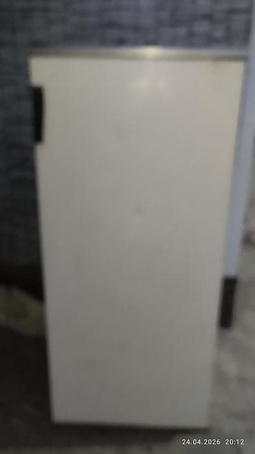 be quiet: Однокамерный холодильник с морозильным отсеком сверху. Особенности: - — 1