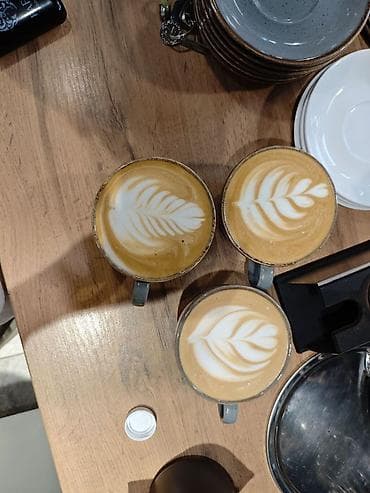 рабочий ат: Ищу работу бариста в Бишкеке. Мне 19 лет, гражданин КР Опыт работы: 3 — 2