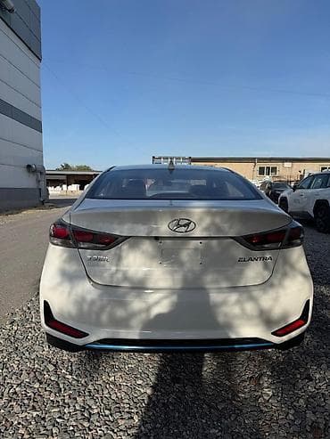 гибридный внедорожник: Hyundai Elantra: 2020 г., 1.6 л, Автомат, Гибрид, Седан — 4