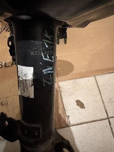 Детали электрики авто: Передний амортизатор Toyota 2004 г., Б/у, Оригинал, Япония — 3