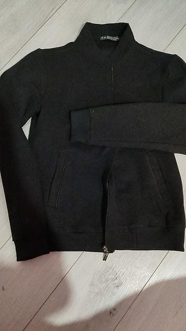 44размер,новая. Подойдет для школы ученикам 6кл,звоните