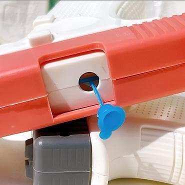 blue lock: Игрушечный водяной пистолет — 2