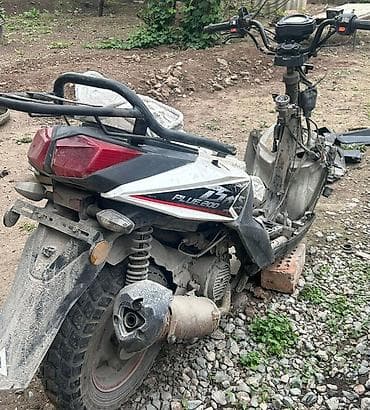 колонки 15: Тип скутера 200 куб. см, Бензин — 1