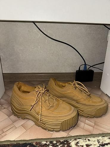 ош туфли: Кроссовки, 39, Bershka, Б/у, цвет - Коричневый, Самовывоз — 1