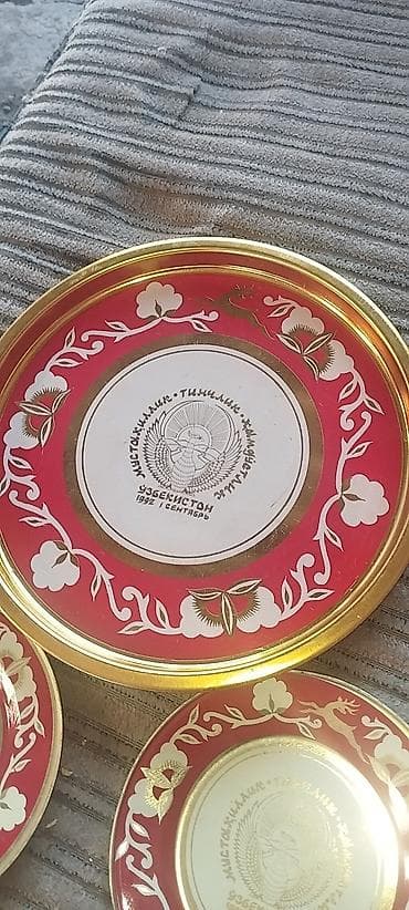 Кухонные принадлежности: Памятный набор тарелок «Узбекистан – 1 сентября 1992» - Состав: 1 — 2