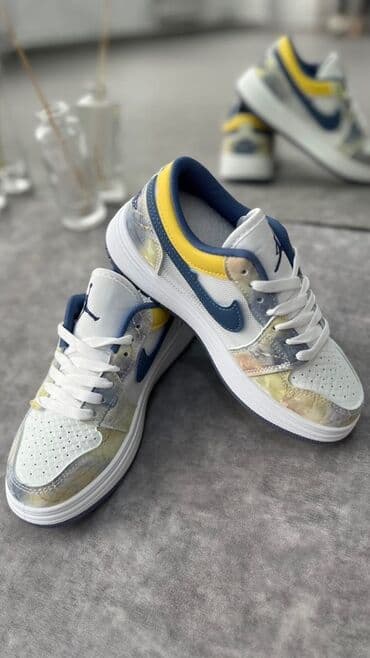 nike react: Кроссовки с низким профилем и ярким дизайном. Верх выполнен из — 3