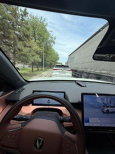 e6 3: Changan Uni-Z: 2025 г., 1.5 л, Робот, Бензин, Кроссовер — 5