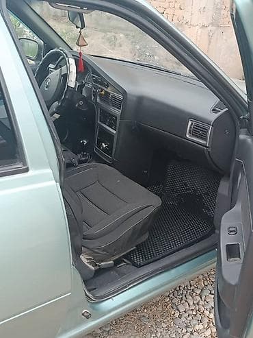 Daewoo Nexia: 2008 г., Кол менен иштөөчү, Бензин, Седан — 2