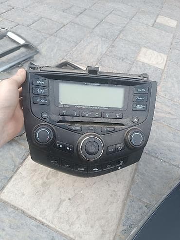 усилитель для авто: Автомагнитола с климат-блоком для Honda (штатная консоль) - Штатный — 1