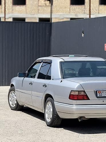 Mercedes-Benz W124: 1994 г., 2 л, Механика, Бензин, Седан