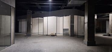 3 мкр: Сдаю Торговое место, В торговом центре, 28 м² Не действующий, Без оборудования, Без ремонта, Электричество, Видеонаблюдение и сигнализация — 3