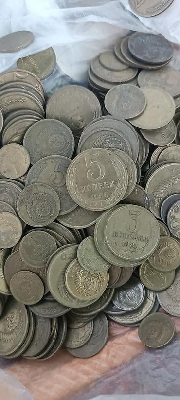 Продаю.Коллекция монет (смешанная подборка) общий вес всех монет 4.5кг — 4