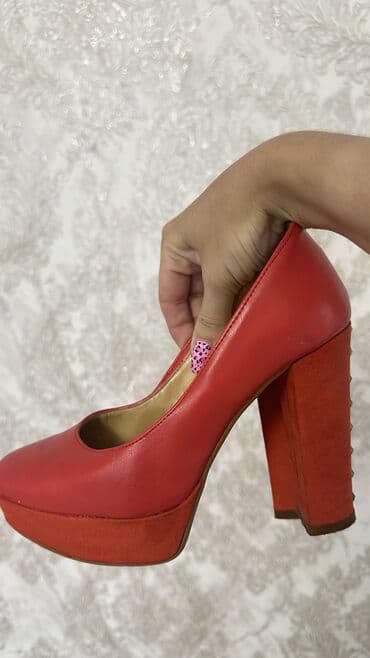 Туфли, брала в Италии за 6500, кожа,одеты 2-3 раза, фото и видео могу