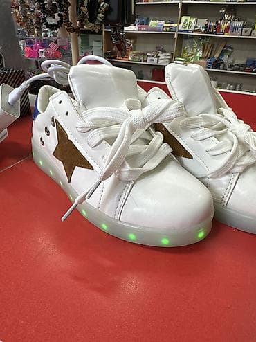 second hend: Новые кроссовки светящиеся 36 размер. Со скидкой 450 сом. Остались — 2
