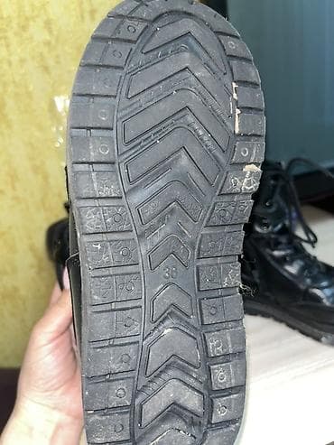 Черные утепленные ботинки на шнуровке. Б/у - Размер: 36 (маркировка на