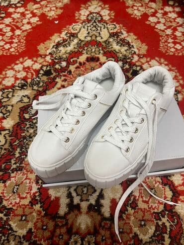 nike react: Белые кеды на платформе, от Бренда Stradivarius Покупала в Турции — 2