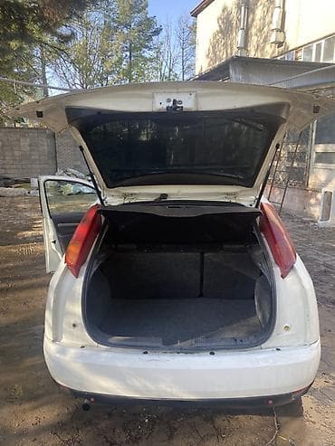 один: Ford Focus: 2000 г., 1.6 л, Механика, Бензин, Хэтчбэк — 4