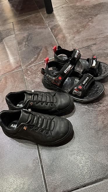 nike tech fleese: ОТДАМ ДАРОМ!!!! Детская обувь — комплект из двух пар. 1) Туфли — 1