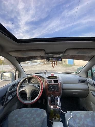 space runer: Mitsubishi Space Runner: 2000 г., 2.4 л, Механика, Бензин, Минивэн — 3