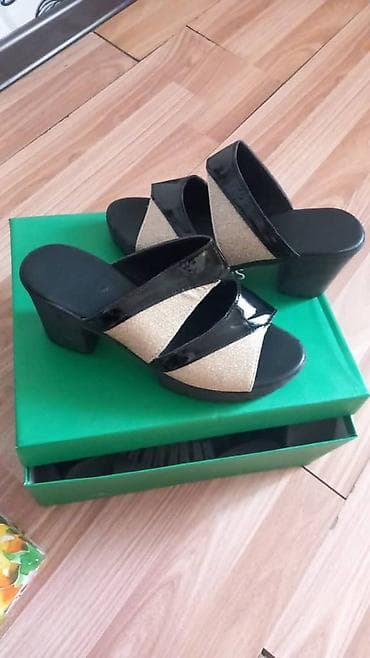 Босоножки, сандалии, шлепанцы: Продаём 
38 размер 
1000 сом 
в хорошем состоянии — 2