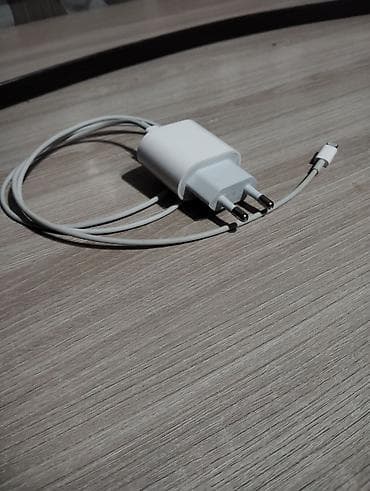 Зарядные устройства: Продается зарядник для Айфона лайтнинг почти новый 20 войд оригинал в — 1