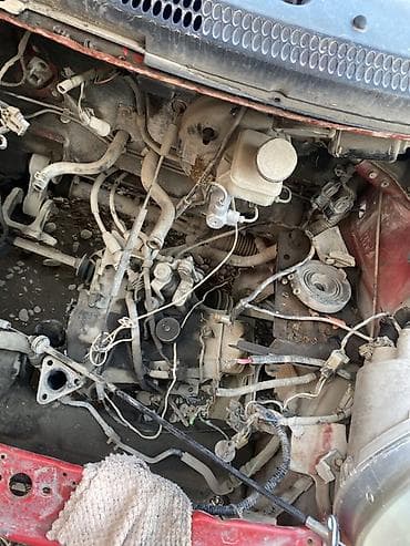 Разбор на запчасти: компактный городской хэтчбек красного цвета (3