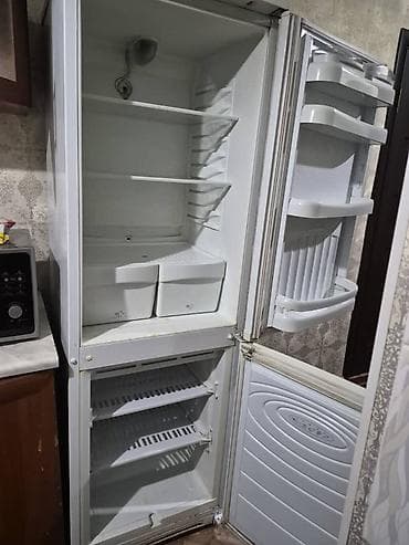 Холодильник двухкамерный, классический, белый, с нижней морозильной