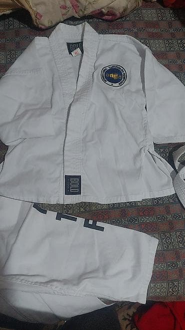 Китептер жана журналдар: Продаю новое кимано для ребёнка. на рост 110 см. за 450 сом. также в — 10