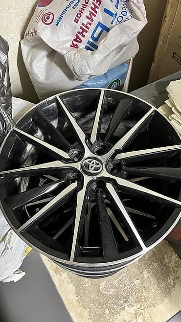 Литые Диски R 17 Toyota, Комплект, отверстий - 5, Б/у