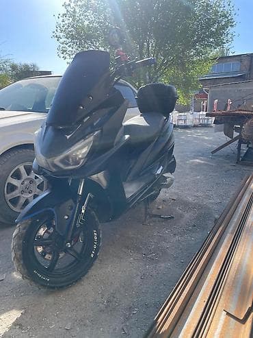 средний кузов: Скутер/максискутер 150–200 см³ (ориентировочно), черный, с — 1