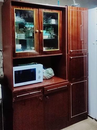 Кухонный буфет / шкаф для посуды и хранения в классическом стиле at lalafo.kg Кухонный буфет / шкаф для посуды и хранения в классическом стиле