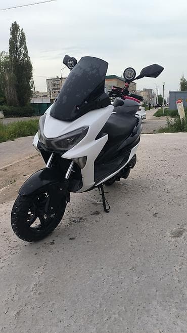 Макси-скутер 150 куб. см, Бензин, Б/у