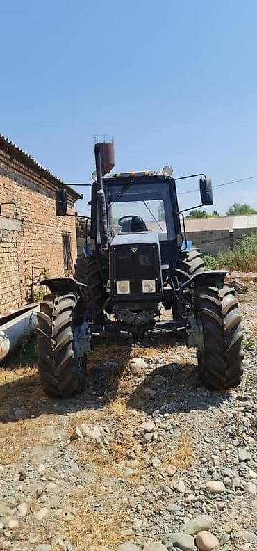 subaru 4: Трактор "Беларус" модели 1221 выполненный в синем цвете. Оборудован — 8