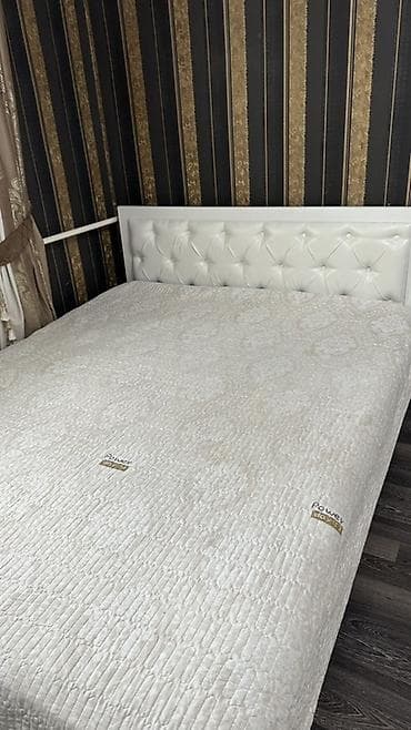 Двуспальная кровать, С мягким изголовьем, длина - 200 см — 2