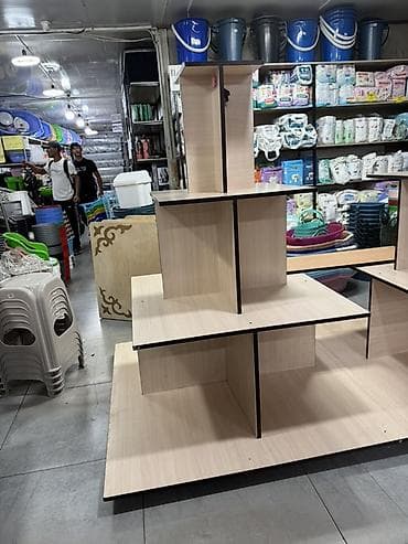 Срочно сатылатОстровной стеллаж-витрина для магазина - Конструкция at lalafo.kg Срочно сатылатОстровной стеллаж-витрина для магазина - Конструкция