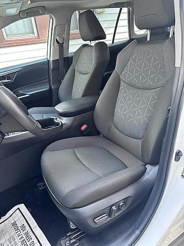 range rower: Toyota RAV4: 2025 г., Бензин — 6