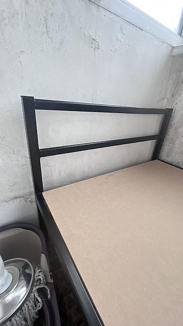 small table: Срочно продаю кровать 3500 сом 1шт 
Звоните 
Полка для обуви 1500с — 1