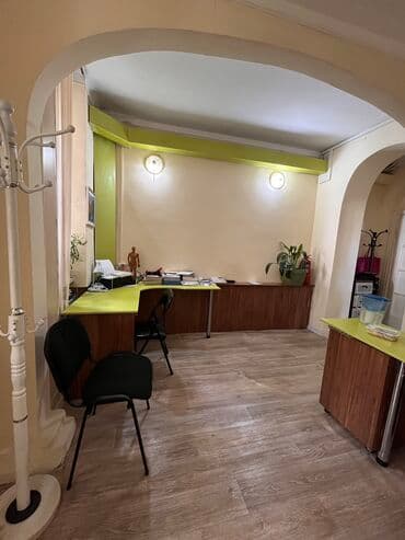 офисное помещение ош: Продаю Офис 56 м², С ремонтом, Многоэтажное здание, 1 этаж — 4