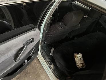 Volkswagen Passat: 1994 г., 2 л, Кол менен иштөөчү, Бензин, Седан — 3