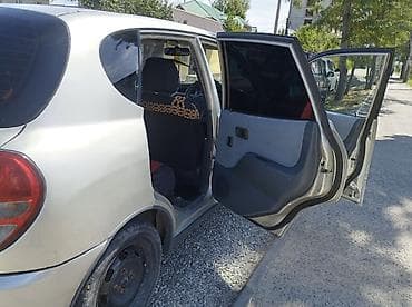 Унаа: Toyota Duet: 1989 г., Автомат, Бензин, Хетчбек — 1